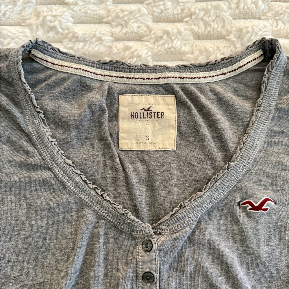 Hollister Heather Gray Button-Up Shirt